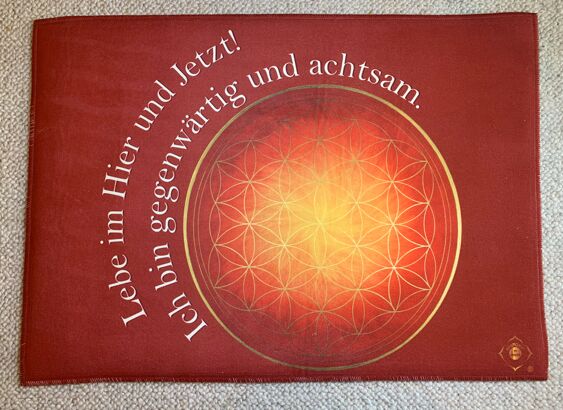 Teppich Harmonie im Ganzen® Blume des Lebens Hier und Jetzt_Front Teppich Harmonie im Ganzen® Blume des Lebens Hier und Jetzt_Front